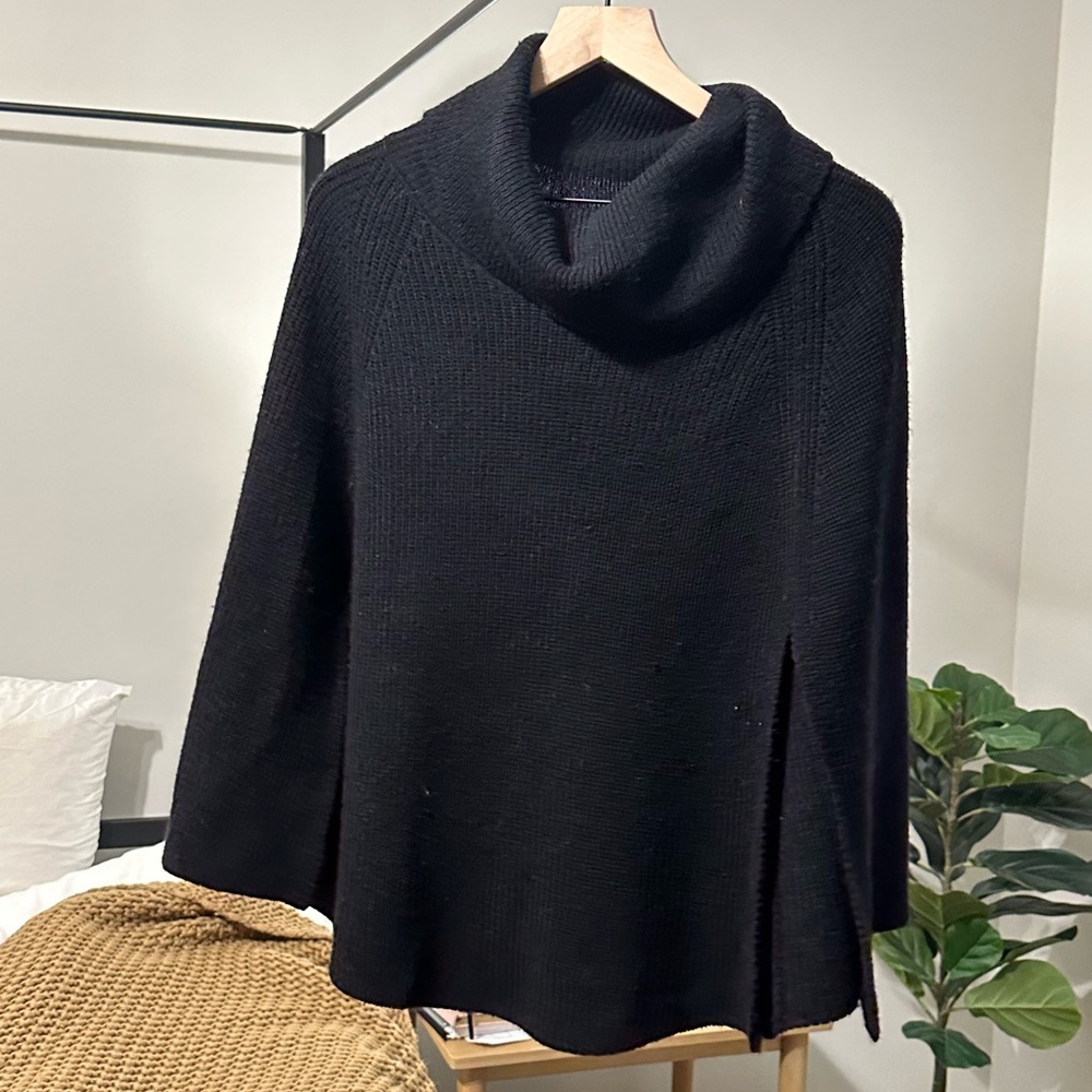 Women’s Black Shawl